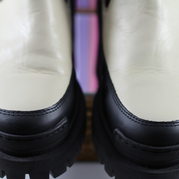 Simons Leather Bootie - Picture 8 of 15